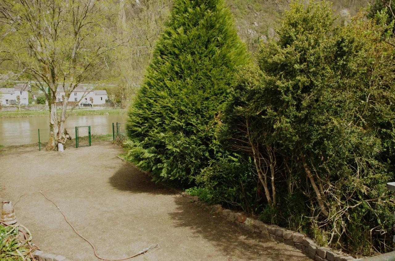 Le Doux Rivage, proche de Charleville, jardin et accès à la voie verte Joigny-sur-Meuse Exterior foto